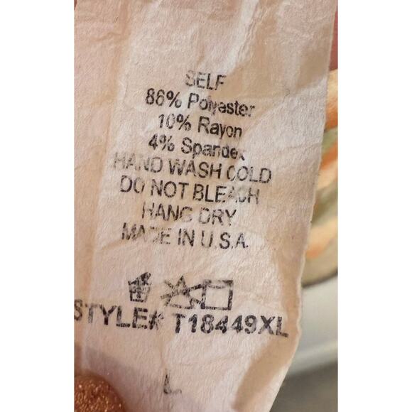 Flirty & Floral 🌿 | Cold-Shoulder Tie-Front Top | White Birch | Size Large - Picture 5 of 6